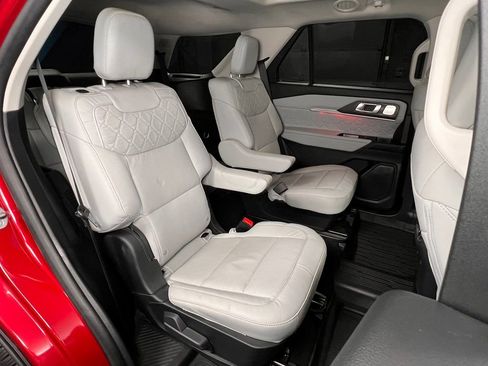 Used 2025 Ford Explorer Platinum w/ Ultimate Package image 28