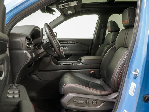 Certified 2025 Honda Pilot TrailSport image 24