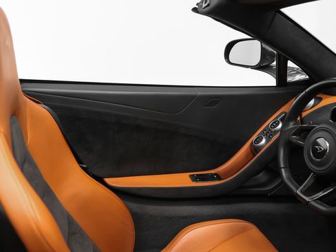 Used 2013 McLaren MP4-12C Spider RWD image 65