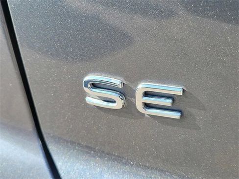 Certified 2025 Volkswagen Atlas Cross Sport SE w/ Panoramic Sunroof Package image 8