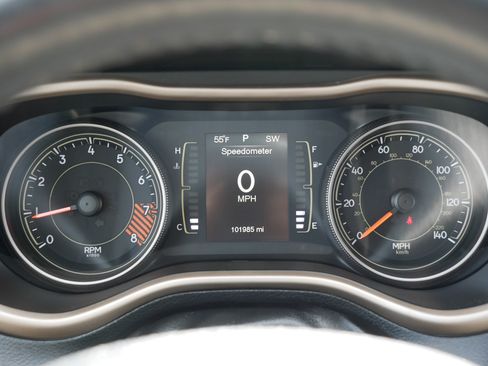 Used 2015 Jeep Cherokee Latitude w/ Cold Weather Group AWD/4WD image 21