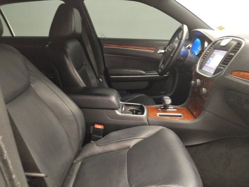 Used 2014 Chrysler 300 w/ Driver Convenience Group RWD image 21