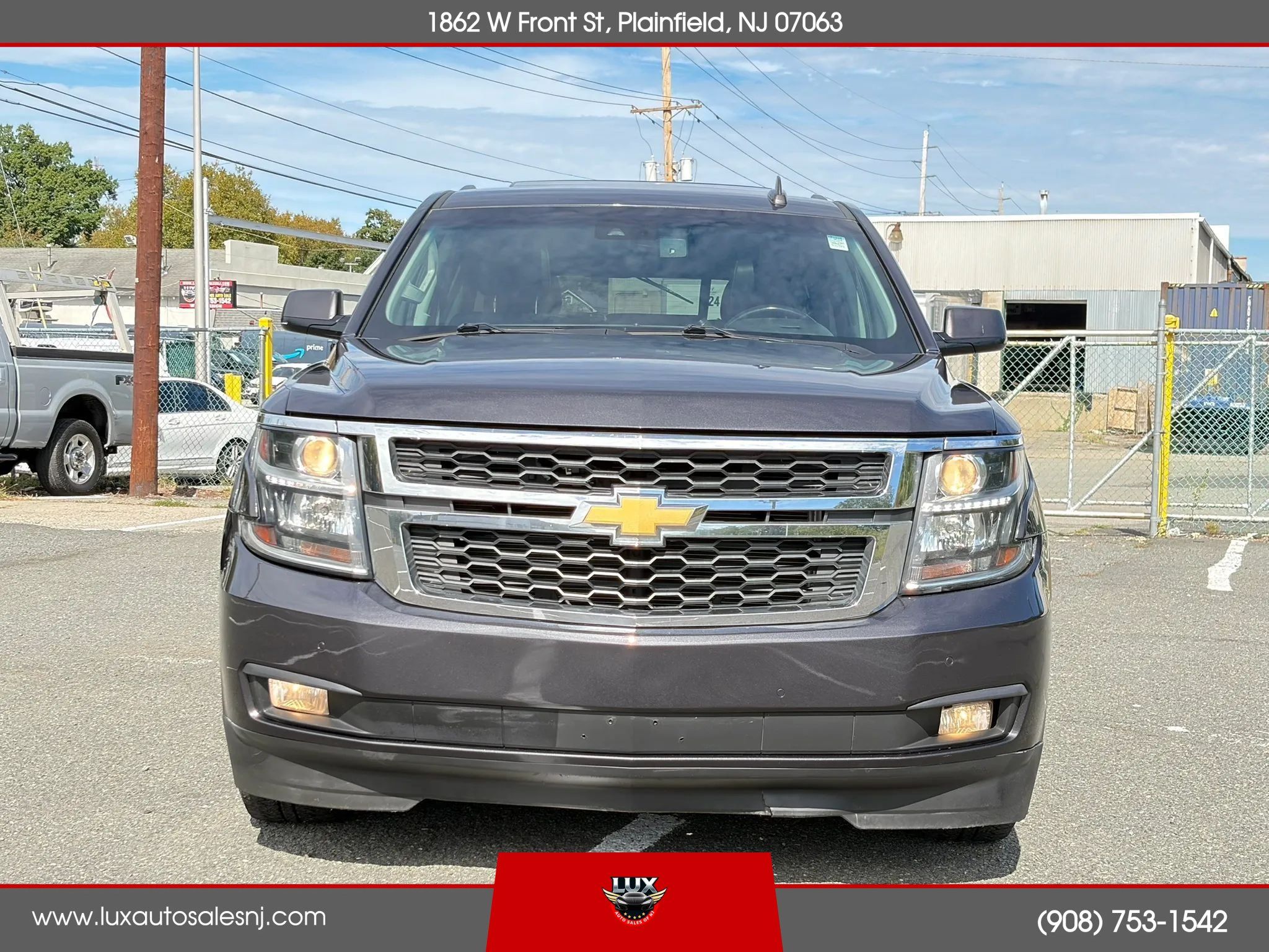 Used 2018 Chevrolet Suburban LT w/ Luxury Package AWD/4WD image 3