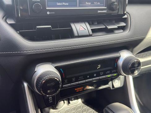 Used 2021 Toyota RAV4 XLE AWD/4WD image 35