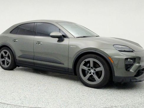 Used 2025 Porsche Macan Electric w/ Premium Package image 3