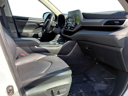 Used 2023 Toyota Highlander XLE AWD/4WD image 20