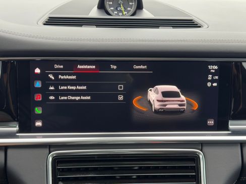 Used 2022 Porsche Panamera 4S w/ Premium Package image 29