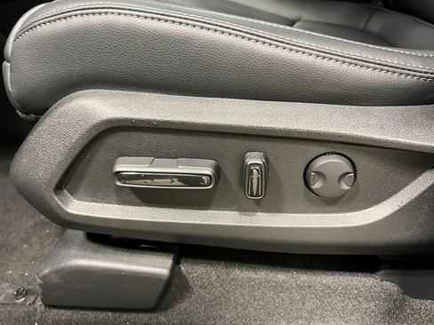 New 2025 Honda Pilot Touring image 11