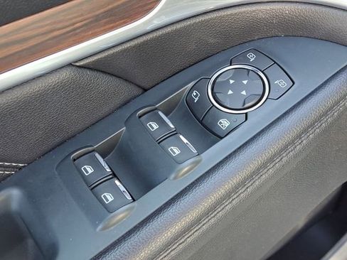 Used 2018 Ford Explorer Limited image 18