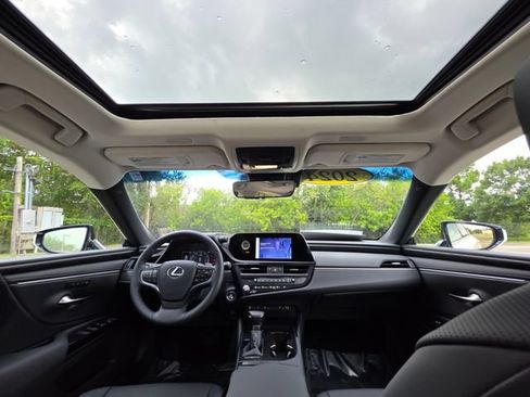 Used 2024 Lexus ES 350 w/ Premium Package FWD image 19