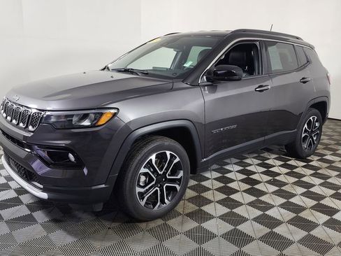 Used 2023 Jeep Compass Limited image 3