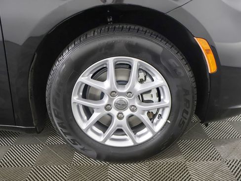 Used 2023 Chrysler Pacifica Touring-L FWD image 22
