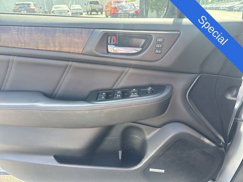 Used 2018 Subaru Outback 2.5i Limited AWD/4WD image 9