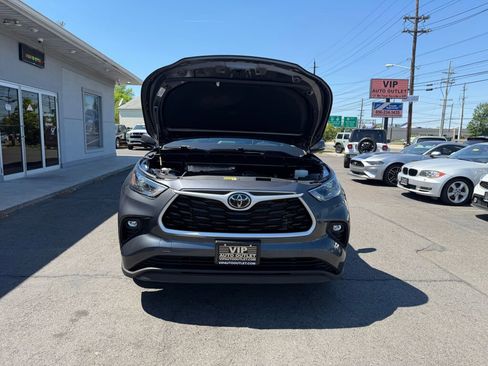 Used 2023 Toyota Highlander LE AWD/4WD image 36