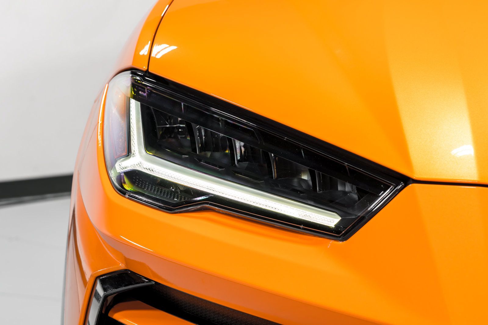 Used 2022 Lamborghini Urus AWD/4WD image 48