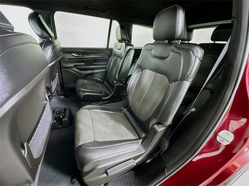 Used 2023 Jeep Grand Cherokee L Laredo image 30