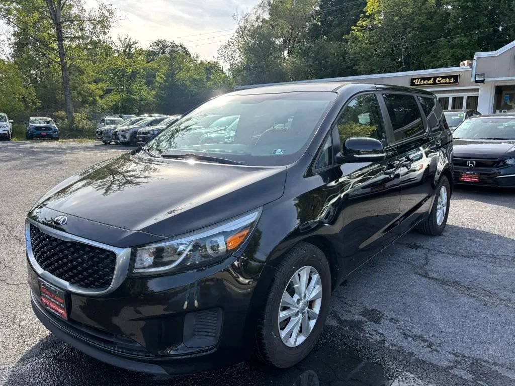 Used 2018 Kia Sedona LX FWD image 4