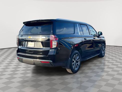 Used 2023 Chevrolet Suburban LT w/ Luxury Package AWD/4WD image 5
