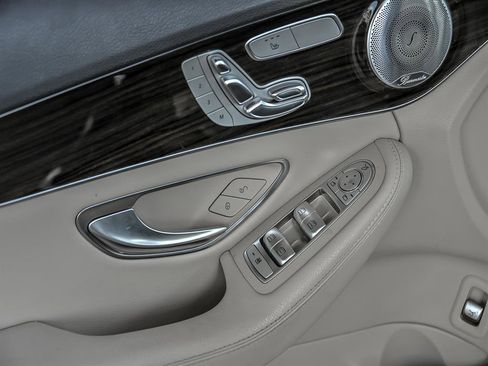 Used 2018 Mercedes-Benz C 300 4MATIC Sedan image 9