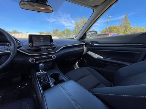 Used 2025 Nissan Altima 2.5 SV image 35
