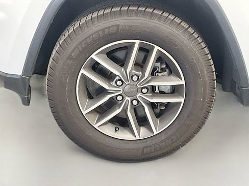 Used 2021 Jeep Grand Cherokee Limited image 32