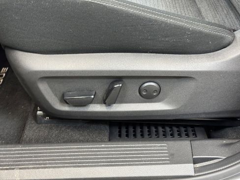 Used 2023 Nissan Rogue SV image 10