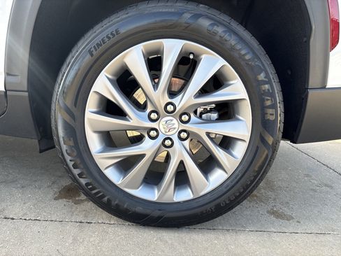 Used 2025 Buick Enclave Preferred image 10