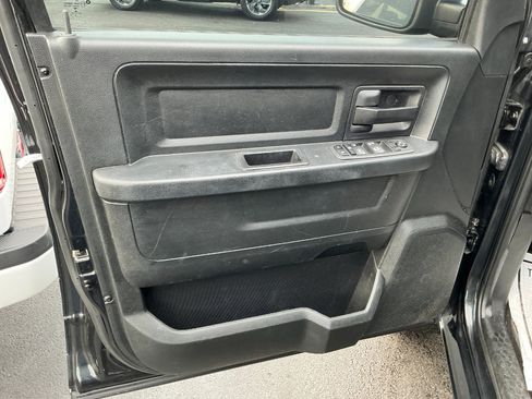 Used 2017 RAM 1500 Express w/ Black Ram 1500 Express Group image 10