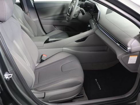 Used 2025 Hyundai Elantra SEL FWD image 22