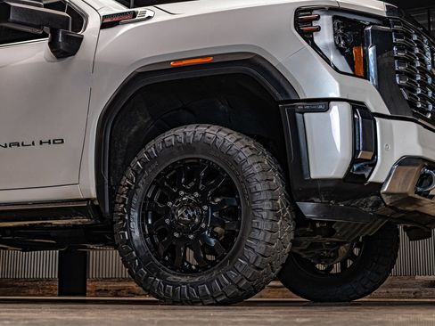Used 2024 GMC Sierra 3500 Denali w/ Denali Reserve Package AWD/4WD image 14
