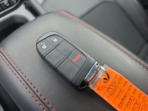 Used 2022 Jeep Compass Trailhawk AWD/4WD image 35