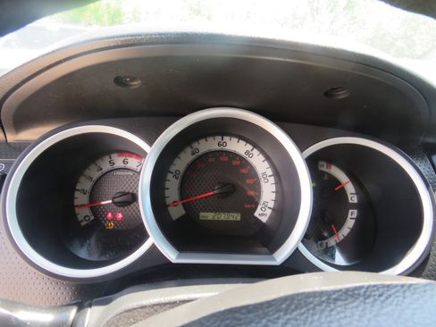 Used 2011 Toyota Tacoma PreRunner image 12