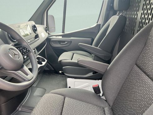 Used 2024 Mercedes-Benz Sprinter 2500 image 26