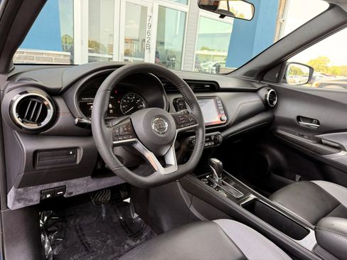 Used 2021 Nissan Kicks SR w/ SR Premium Package FWD image 18