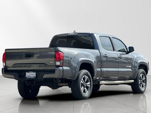 Used 2019 Toyota Tacoma TRD Sport w/ Technology Package image 3