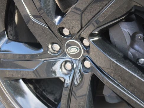 Certified 2025 Land Rover Discovery Dynamic SE image 12