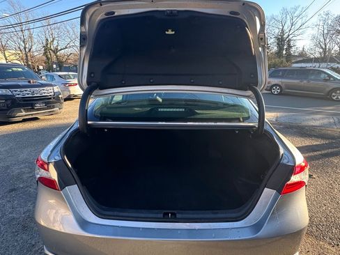Used 2020 Toyota Camry SE image 9