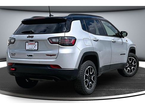 Used 2025 Jeep Compass Trailhawk w/ Trailhawk Elite Group AWD/4WD image 16