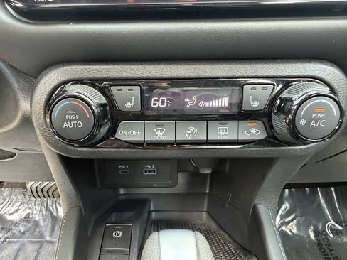 Used 2023 Nissan Kicks SR w/ SR Premium Package FWD image 23