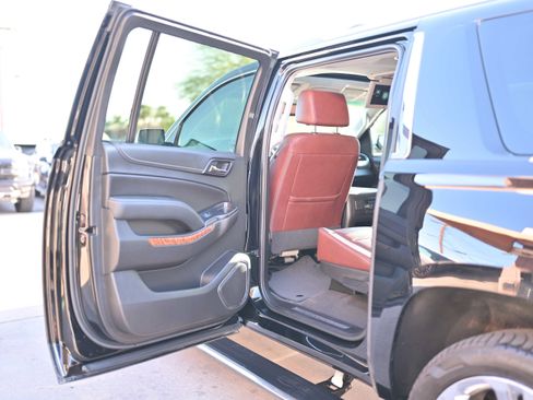 Used 2020 Chevrolet Suburban Premier w/ Premier Plus Edition AWD/4WD image 18