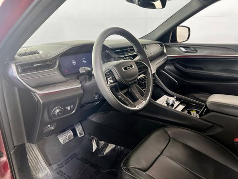 Used 2023 Jeep Grand Cherokee Overland image 9