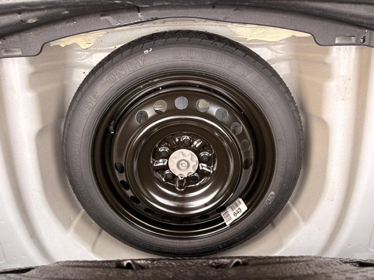 Used 2018 Toyota Camry LE FWD image 21