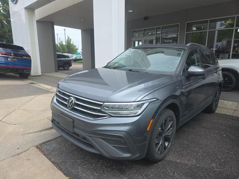 Used 2023 Volkswagen Tiguan SE w/ Panoramic Sunroof Package AWD/4WD image 14