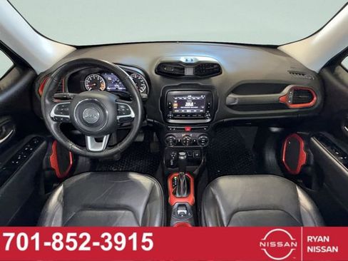 Used 2016 Jeep Renegade Trailhawk w/ Premium Trailhawk Package image 10