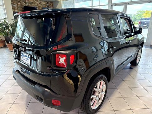 Used 2023 Jeep Renegade Latitude AWD/4WD image 16