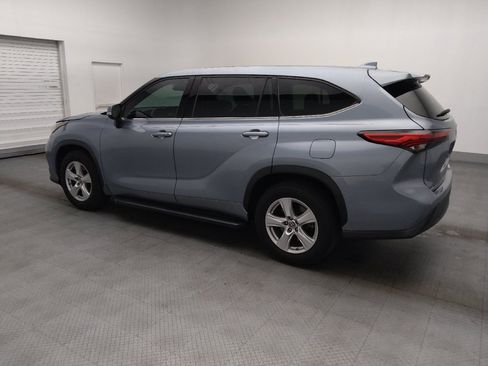 Used 2020 Toyota Highlander LE FWD image 3