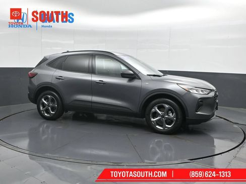 Used 2025 Ford Escape ST-Line AWD/4WD image 1