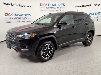 Used 2025 Jeep Compass Trailhawk AWD/4WD video 1