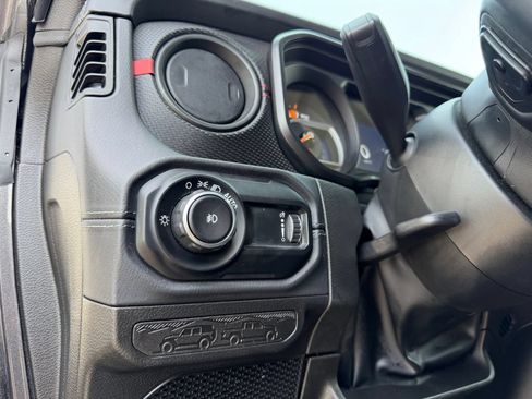 Used 2025 Jeep Wrangler Unlimited Rubicon AWD/4WD image 23