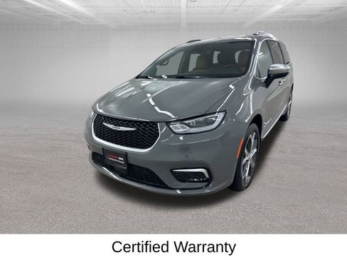 Used 2023 Chrysler Pacifica Pinnacle w/ Trailer Tow Group image 7
